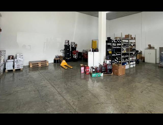 197M² WAREHOUSE TO LET IN FIRGROVE